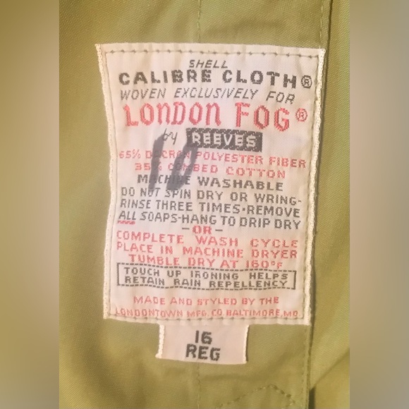 Timeless, size 16 London Fog belt less trench coat. Vintage, mint condition. - Picture 4 of 6